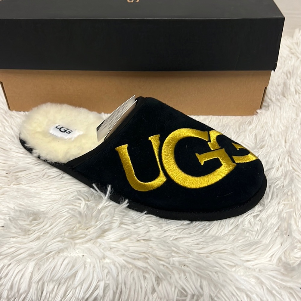 Brand new with tag Ugg slipper m scuff logo black gold m 1101324